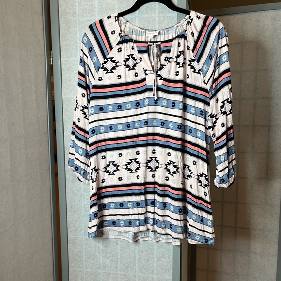 LuLaRoe Tops - LuLaRoe Debra peasant top with 3/4 sleeves in relaxed fit
